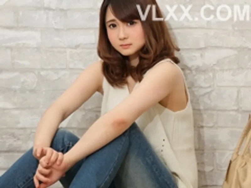 Thanh niên văn vẻ với em gái bảo người ta nói càng yêu nhau thì cái miệng mút càng sâu